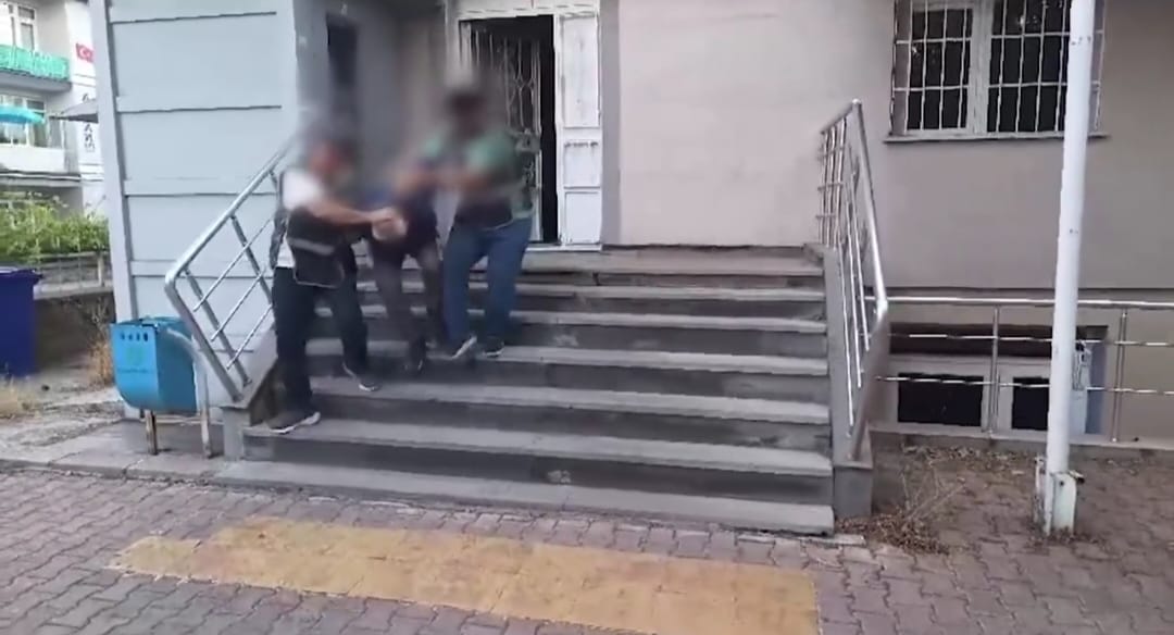 Kar maskeli tacizci 70 saatlik kamera çalışması neticesinde yakalandı